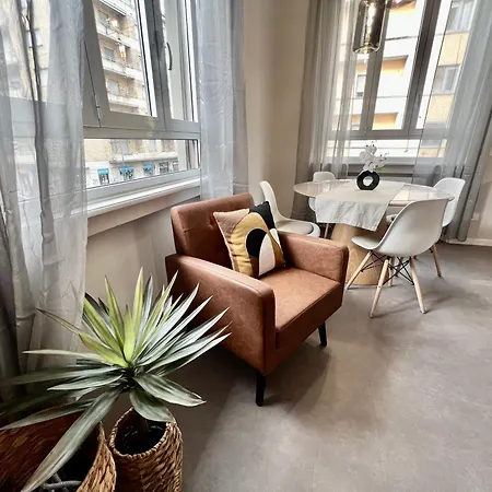 Leone 44 Fd Metro Tolstoi Milánó