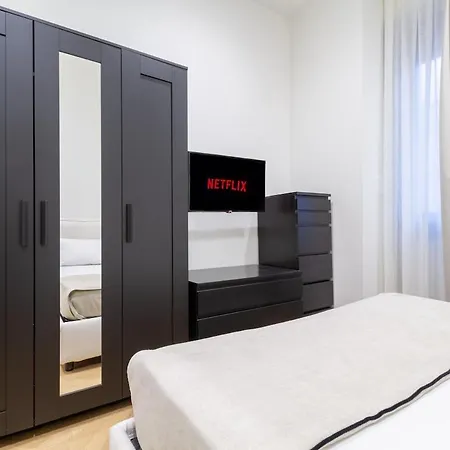 Boutique Flat Steps From Duomo