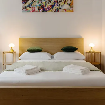 Modern In Isola-garibaldi Apartament *