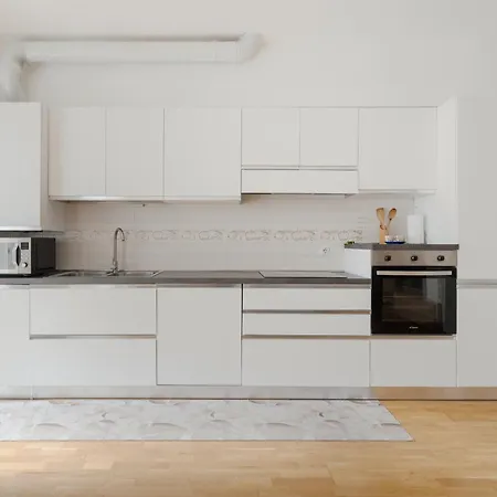 Guesthost - Modern In Corvetto Apartment