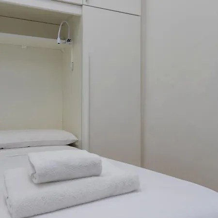 Navigli,m2 A Stone's Throw From The Subway *