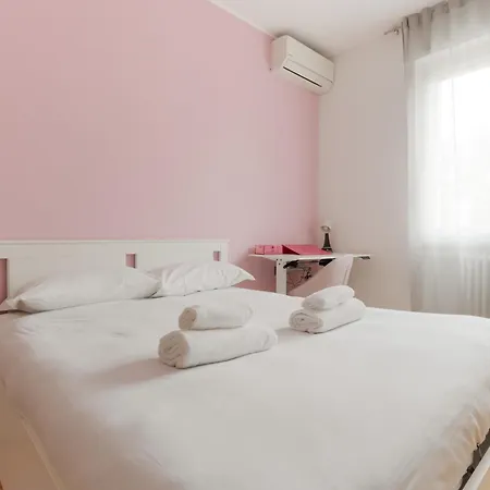 Guesthost - Cozy Flat Near Gorla M1 Milán