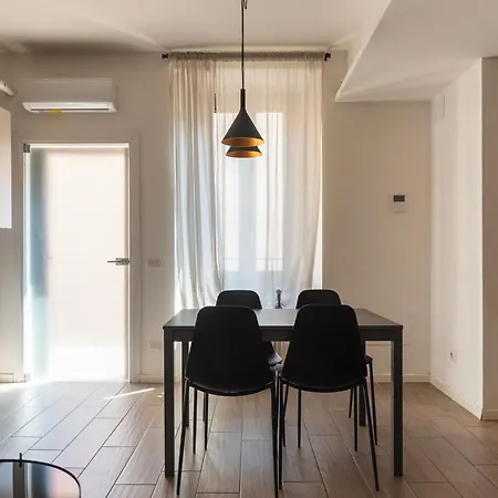 Youhosty - With Ac, Metro Stop