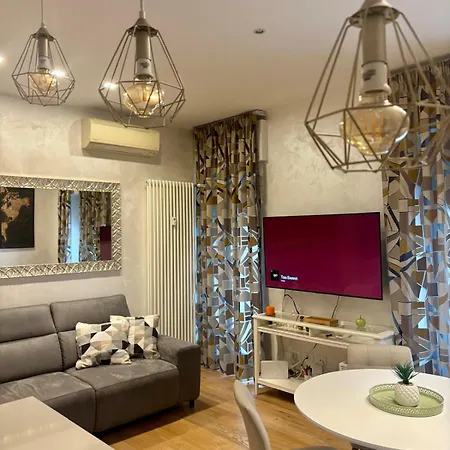 Bilo Lumiere - 1 Bedroom - Close To Gambara M1 And Tolstoj M4 Apartmán