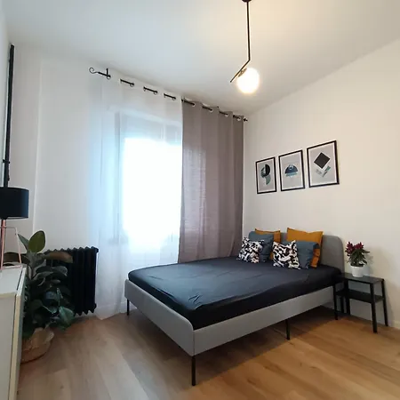 Designed Overlooking San Siro Апартаменты Милан