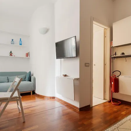 Guesthost - M5 Isola Comfy Apartment Milan