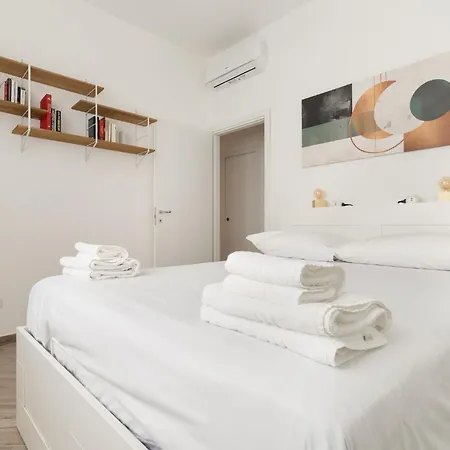 Apartament Guesthost - Lovely Flat Near Frattini M4