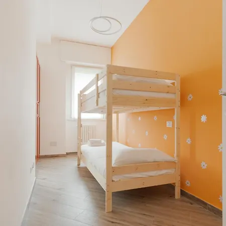 Guesthost - Lovely Flat Near Frattini M4 Apartment Mailand