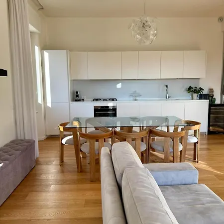 Casa Oriani - Modern In The Heart Of Apartament