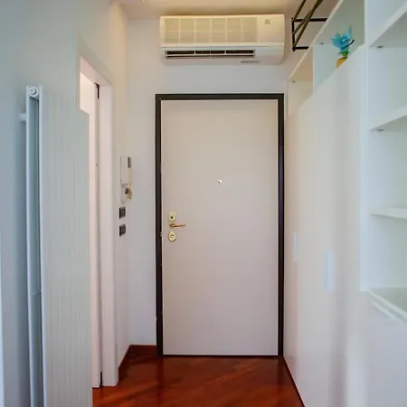 Apartment Design And Wellness With Pool And Gym Milan