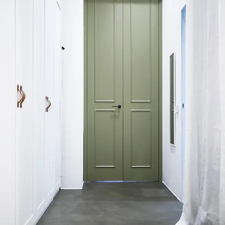 Design With Private Street Entrance Apartment