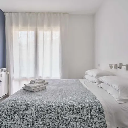 Up To - Residenze M6-m6a * Milán