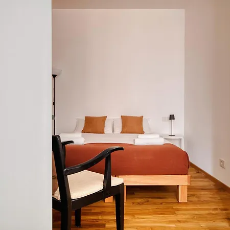 Just Urban - Exclusive 1br Center With Balcony 아파트 *