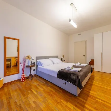 Appartamento - Spacious And Bright Apartment, Elegant Area *