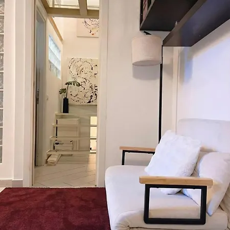 2-level Designer Loft In Isola District شقة *