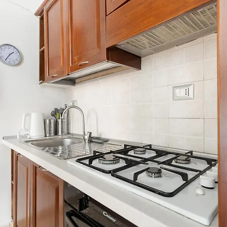 Guesthost - M5 Isola Comfy Apartamento