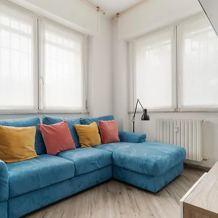 Guesthost - Lovely Flat Near Frattini M4 Mailand