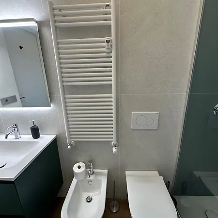Cassala 45 - Di Design Ristrutturato, 2 Camere, Navigli