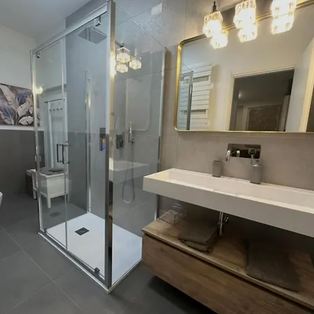 V15 Apartament Mediolan