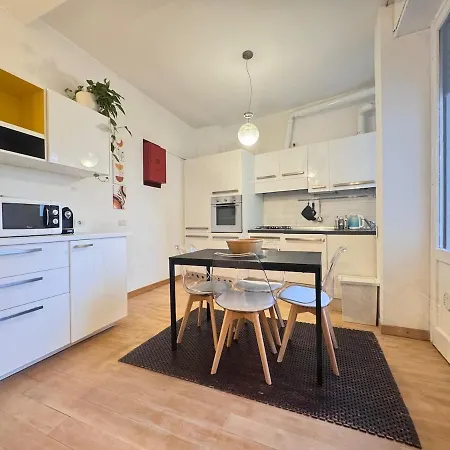 Apartment Wood Essence - Authentic Large -city Center *