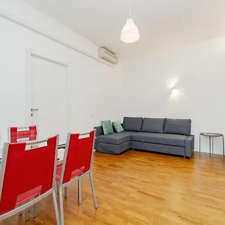 Isola - 2 Bedrooms - Free Parking * Milano