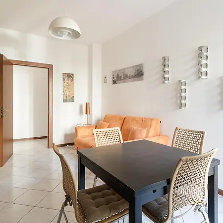 Guesthost - Bright Comfy