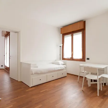 Guesthost - Cozy In Citta Studi Milan