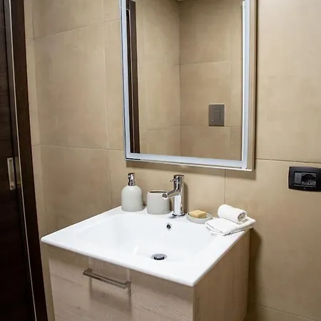 Unit D With View And Terrace Apartament Mediolan