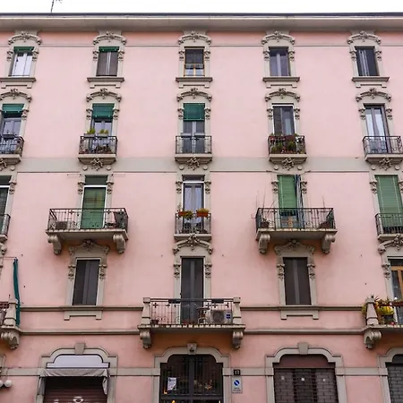 Characteristic 2 Double Bedroom דירה מילאנו