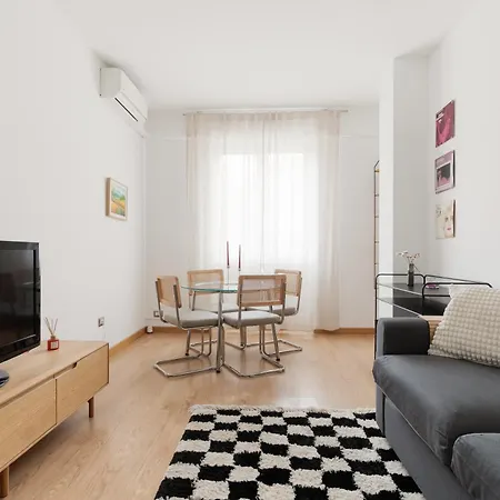 Guesthost - Cozy Flat Near Gorla M1 Apartamento
