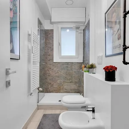 Colori E Stile Sui Navigli Milan