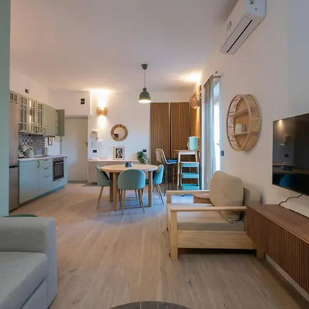 アパート Bright Top-floor With Private Terrace
