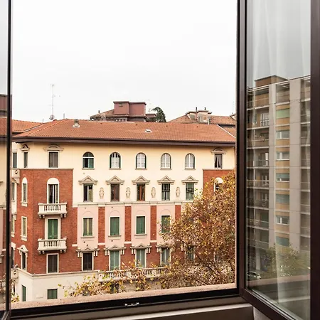 Youhosty - Lodi Rosso 121 Milan