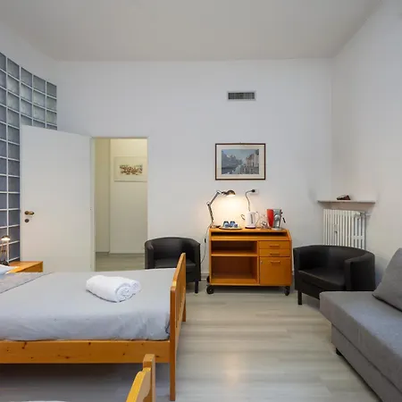 公寓 Comfortable And Quiet Near M4 Metro