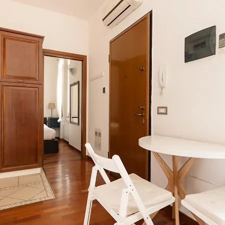 Guesthost - M5 Isola Comfy Apartment *