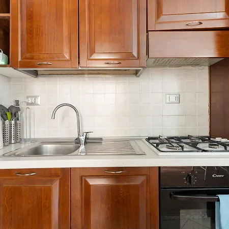 Guesthost - M5 Isola Comfy Milan