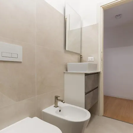 Porta Venezia - Castaldi - Bilocale Con Letto Soppalcato