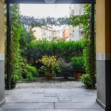 Cesariano, 11 - In Vibrant Via Cesariano アパート