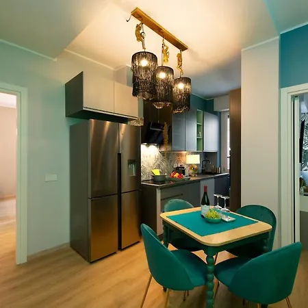 Stylish With Private Terrace & 2 Baths Apartmán
