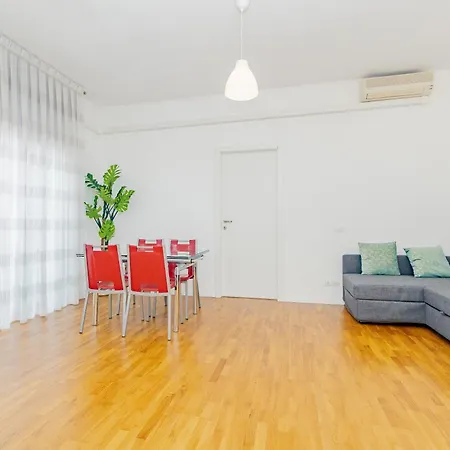 Isola - 2 Bedrooms - Free Parking Daire Milano