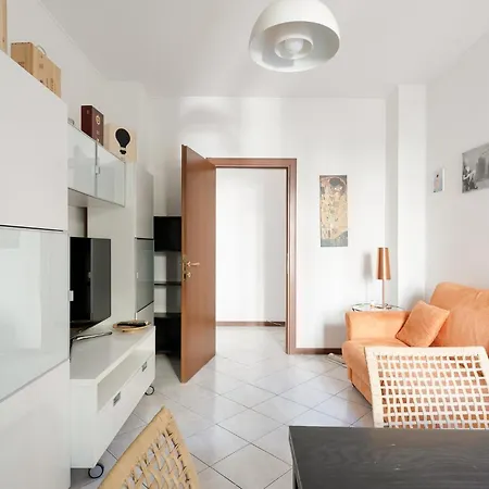 Guesthost - Bright Comfy Апартаменты Милан