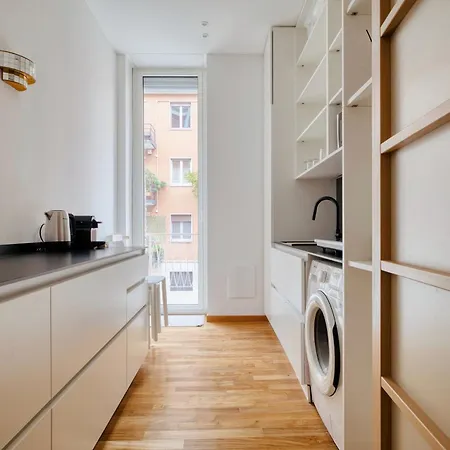 Just Urban - Exclusive 1br Center With Balcony * 밀라노