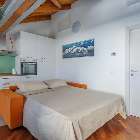 Homey Grandeur - Spacious With Terrace & Wi-fi