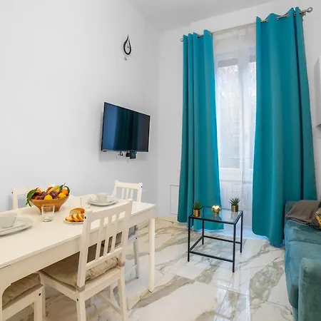 Bright '46' Cosy And Apartament