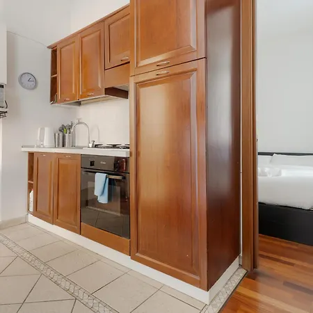 Guesthost - M5 Isola Comfy *