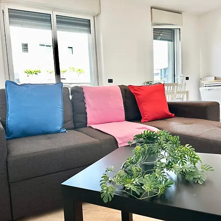 Apartment Peaceful Oasis With Balcony And Parking,