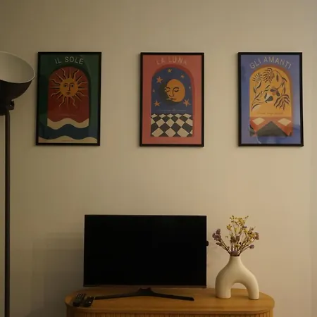 Modern Design Near Metro, Center Lägenhet