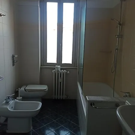 Lejlighed 15 Min From The Cathedral, Spacious, Bright, Elevator, Wi-fi Milano