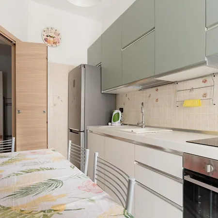 Guesthost - De Angeli Elegant Appartement Milan