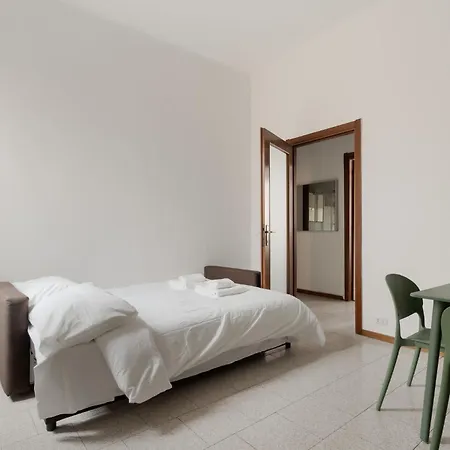 Lägenhet Guesthost - Morazzone Bright And Cozy Design Flat Milano
